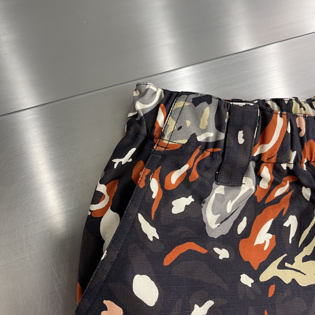 -驴牌 25ss新款 Nigo 联名款迷彩多口袋设计长裤工装裤 男款码数：S.M.L.XL.裤长 106