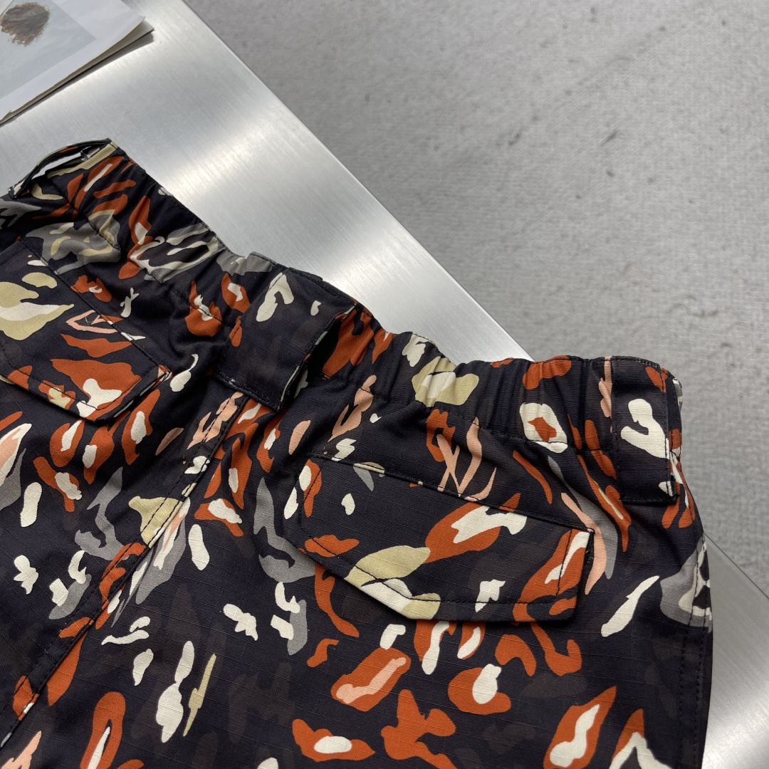 -驴牌 25ss新款 Nigo 联名款迷彩多口袋设计长裤工装裤 男款码数：S.M.L.XL.裤长 106