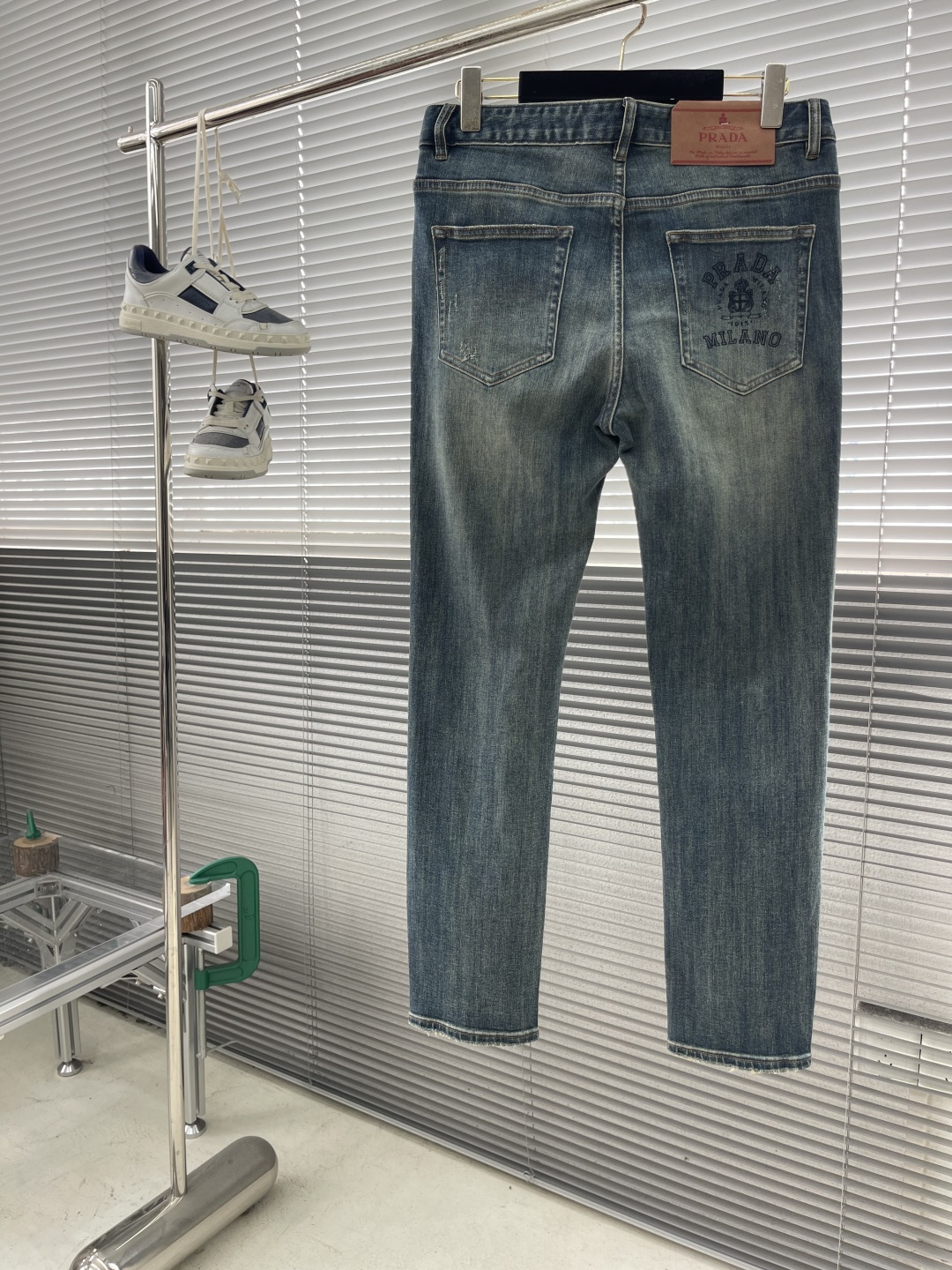 -PRAD 25秋冬完美洗水牛仔裤柔软亲肤面料 奢华头层牛皮腰牌 经典蓝洗水 奢华感订制面料 工艺+洗水