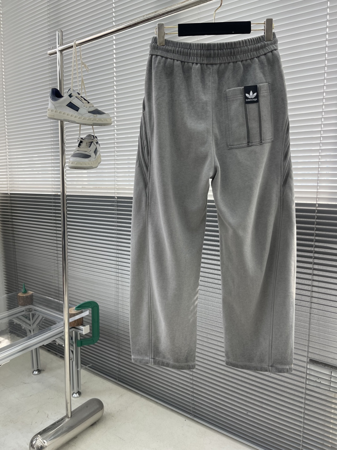 -Balenciag 三叶草联名 2025早秋新品 针织棉加厚面料男士运动户外休闲裤 每季必出的类型，无