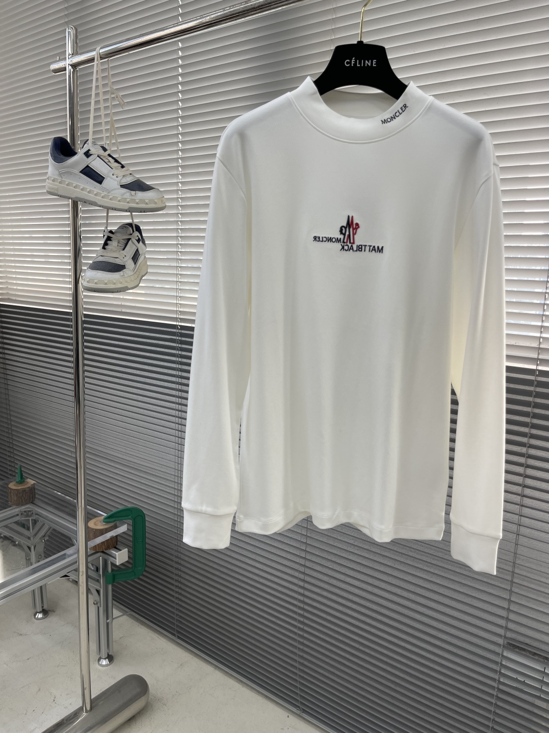 -mon 2025秋冬新款长袖打底T恤。定制面料，定制刺绣logo，舒适性与透气性兼优，柔软抗皱弹性和垂