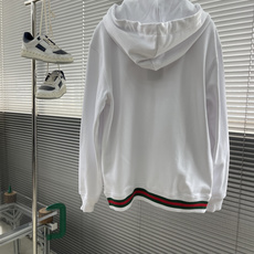 -GUCC 25fw新款饰织带针织棉卫衣 这款超大造型卫衣以针织棉面料匠心打造,缀饰Gucc标 -GUCC 25fw新款饰织带针织棉卫衣 这款超大造型卫衣以针织棉面料匠心打造,缀饰Gucc标