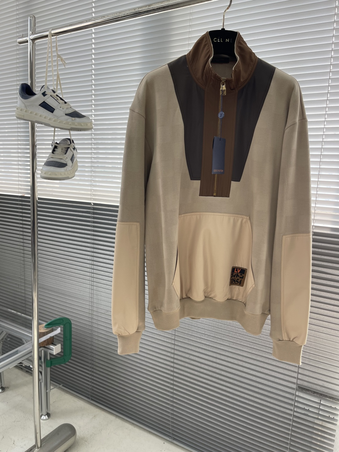 -驴牌      25fw新款DAMIER 半拉链工装套头衫 本款半拉链套头衫为 Damier 珠地棉混