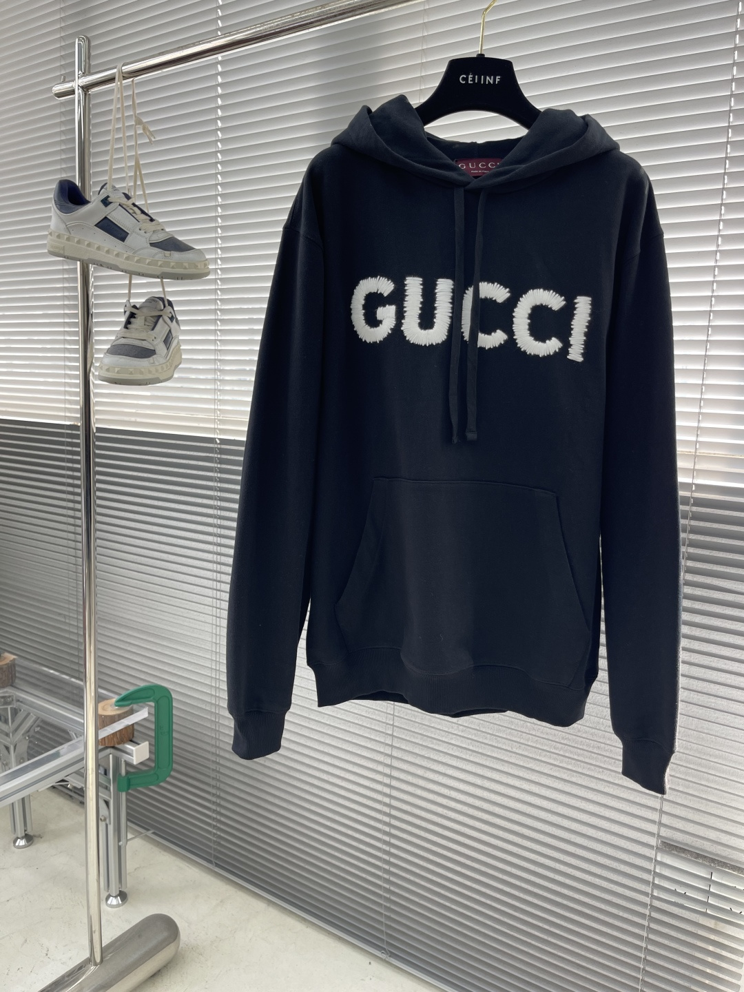 -GUCC     25fw新款饰刺绣针织棉连帽卫衣多款新季针织单品持续匠心演绎品牌元素。这款常规版型连