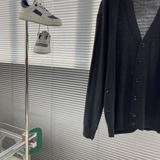 -Lemaire 25ss新款单排扣V领长袖针织衫 男款 黑色码数:S.M.L.XL衣长 -Lemaire 25ss新款单排扣V领长袖针织衫 男款 黑色码数:S.M.L.XL衣长