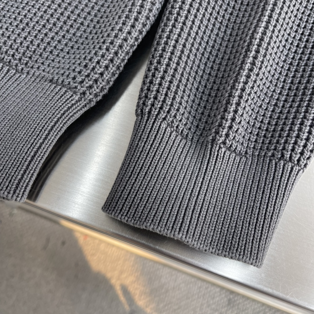 -Stone Island 2025秋冬系列休闲毛衣码数：M-3XL 微阔版型臂袖经典罗盘章仔 经典百搭