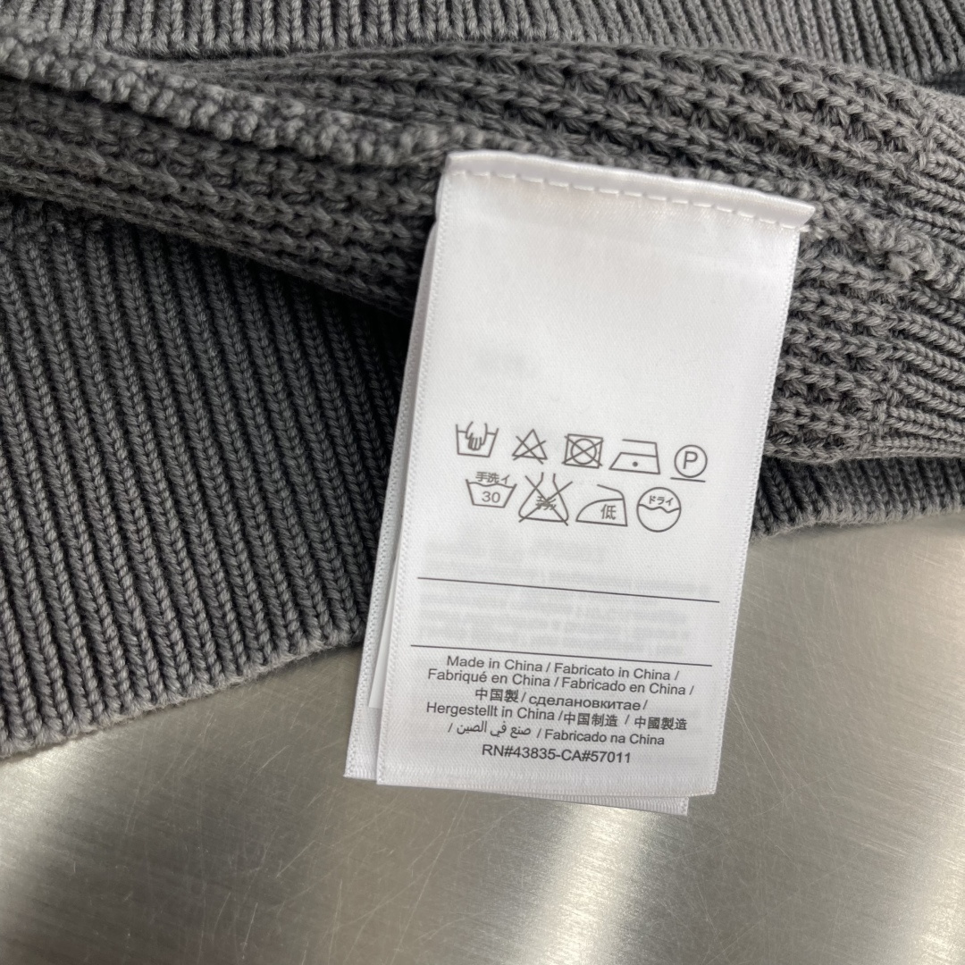 -Stone Island 2025秋冬系列休闲毛衣码数：M-3XL 微阔版型臂袖经典罗盘章仔 经典百搭