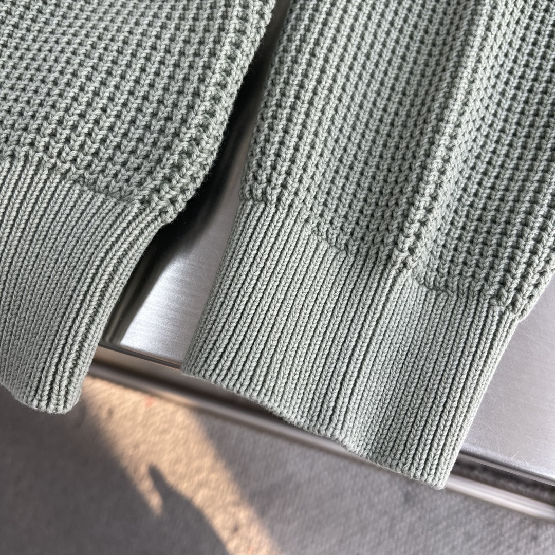 -Stone Island 2025秋冬系列休闲毛衣码数：M-3XL 微阔版型臂袖经典罗盘章仔 经典百搭