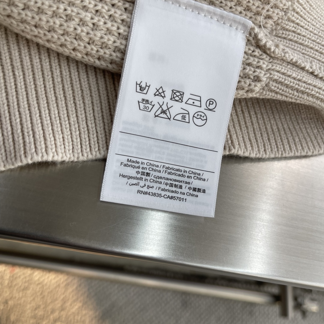 -Stone Island 2025秋冬系列休闲毛衣码数：M-3XL 微阔版型臂袖经典罗盘章仔 经典百搭