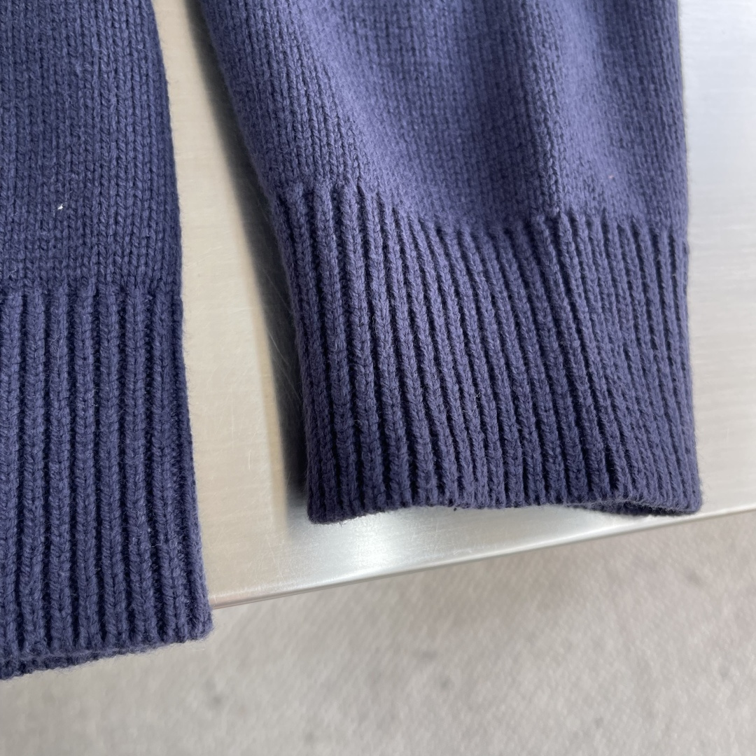 -Stone Island 2025秋冬系列休闲毛衣码数：M-3XL 微阔版型臂袖经典罗盘章仔 经典百搭