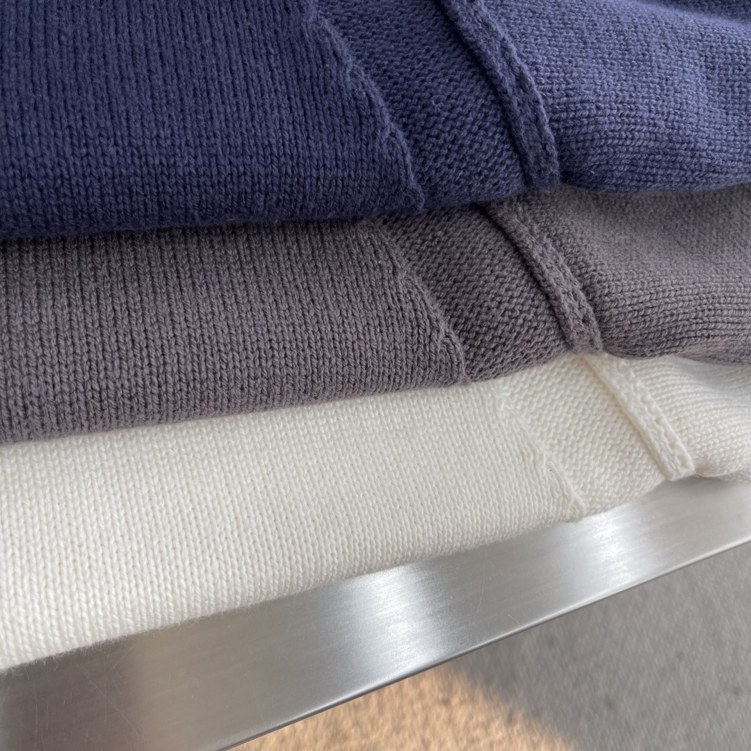 -Stone Island 2025秋冬系列休闲毛衣码数：M-3XL 微阔版型臂袖经典罗盘章仔 经典百搭