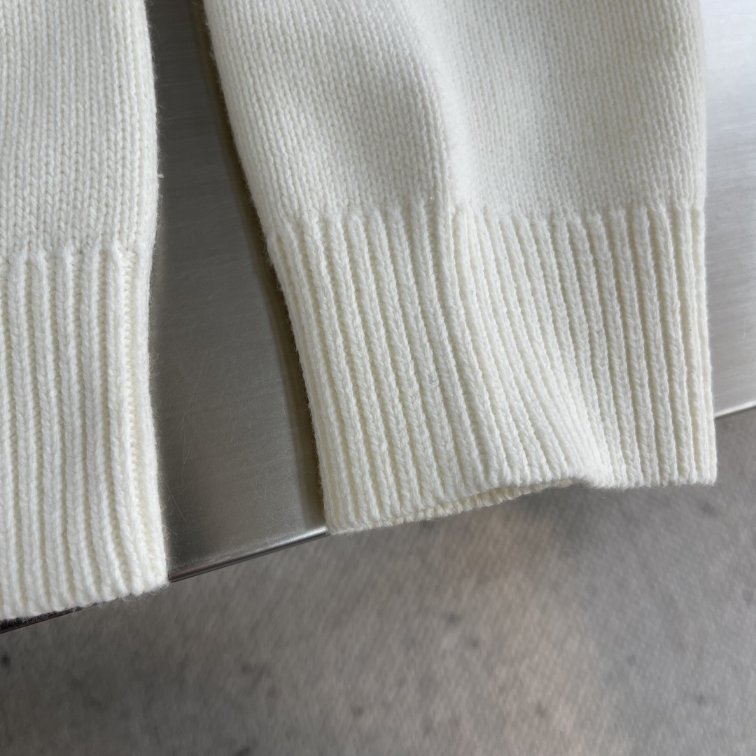 -Stone Island 2025秋冬系列休闲毛衣码数：M-3XL 微阔版型臂袖经典罗盘章仔 经典百搭