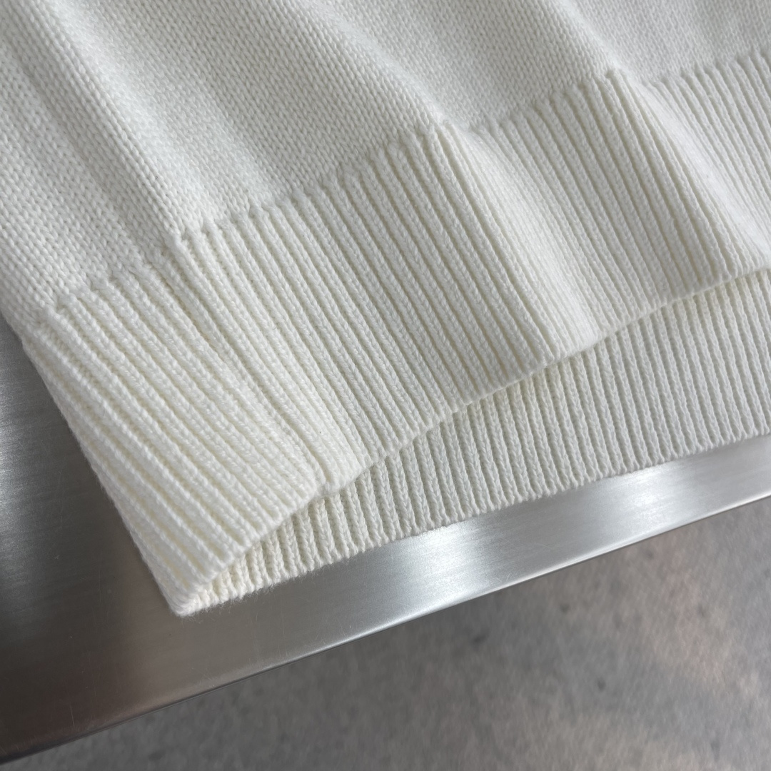 -Stone Island 2025秋冬系列休闲毛衣码数：M-3XL 微阔版型臂袖经典罗盘章仔 经典百搭