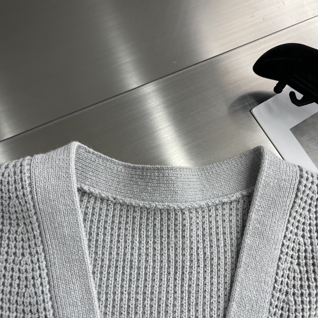 -CH 克罗心 2025秋冬系列针织开衫码数：S-XXL 男女同款 纱线采用细针织法，上身舒适，今年最好