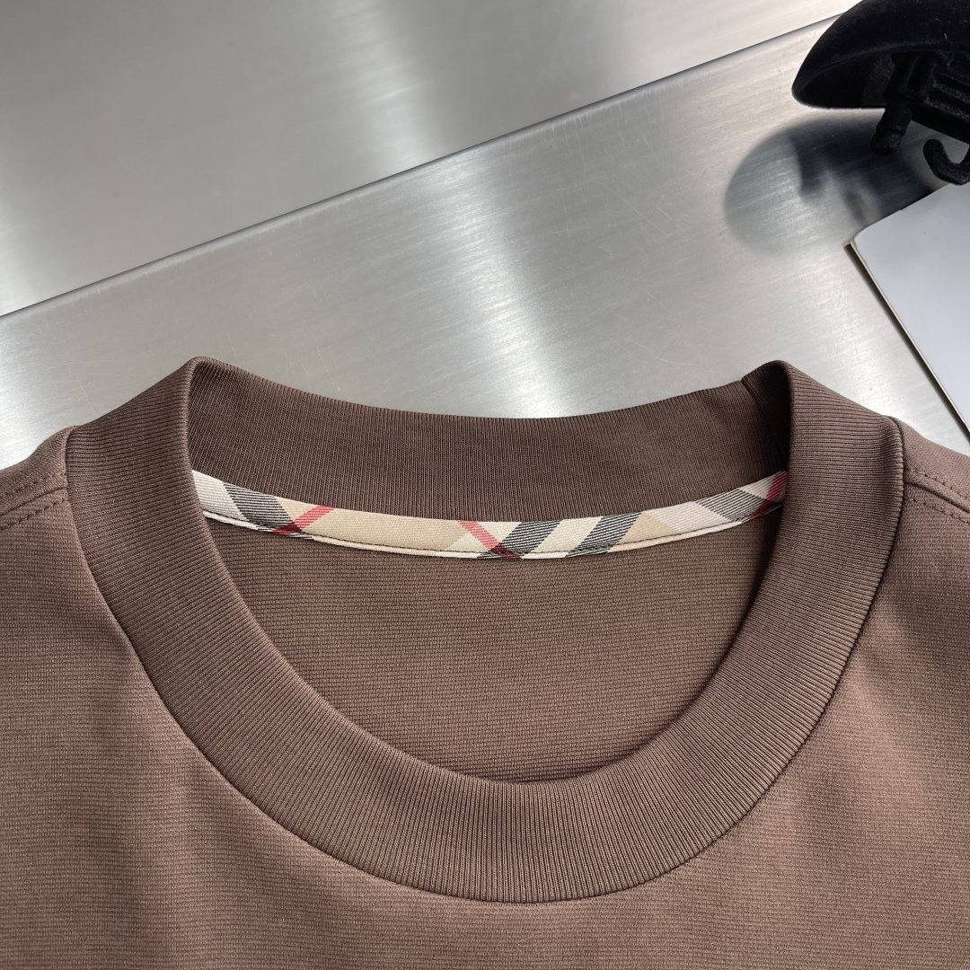 -BBR 2025秋冬系列休闲长袖T恤码数：M-5XL 微阔版型潮流罗马磨毛。面料表面刷毛做磨毛工艺与特