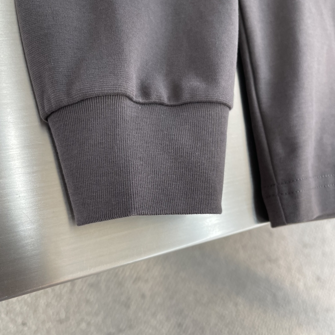 -BBR 2025秋冬系列休闲长袖T恤码数：M-5XL 微阔版型潮流罗马磨毛。面料表面刷毛做磨毛工艺与特