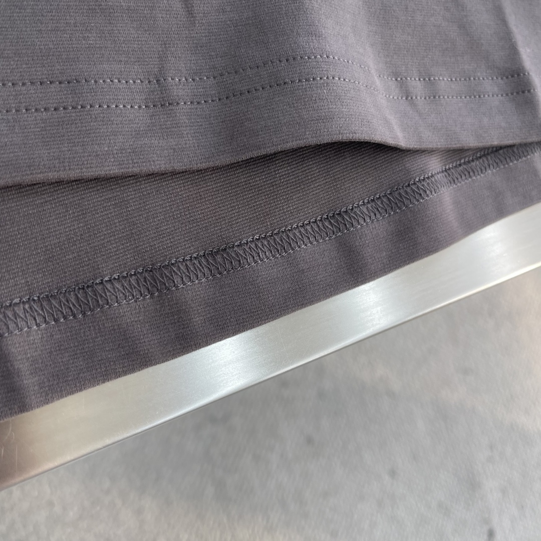 -BBR 2025秋冬系列休闲长袖T恤码数：M-5XL 微阔版型潮流罗马磨毛。面料表面刷毛做磨毛工艺与特