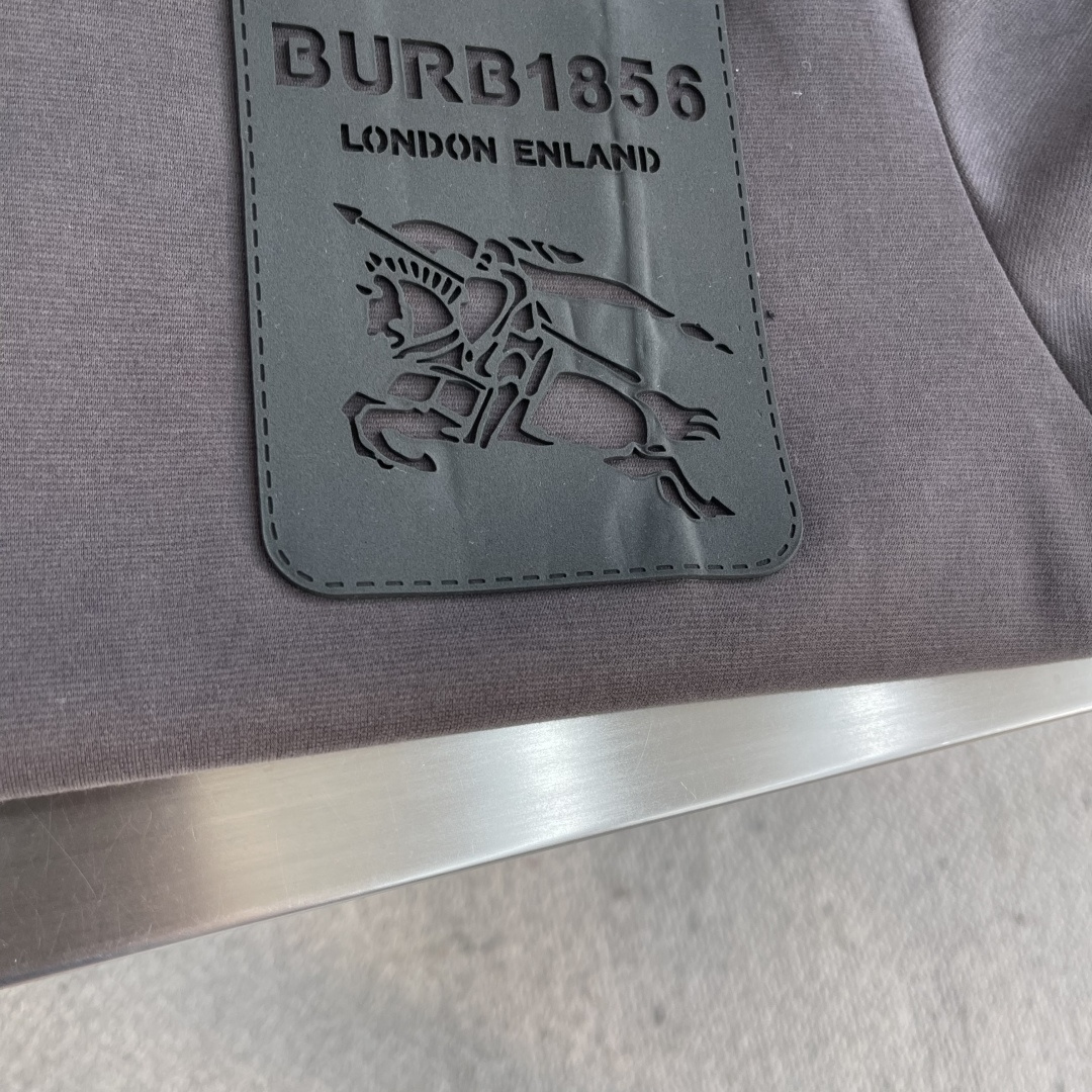 -BBR 2025秋冬系列休闲长袖T恤码数：M-5XL 微阔版型潮流罗马磨毛。面料表面刷毛做磨毛工艺与特