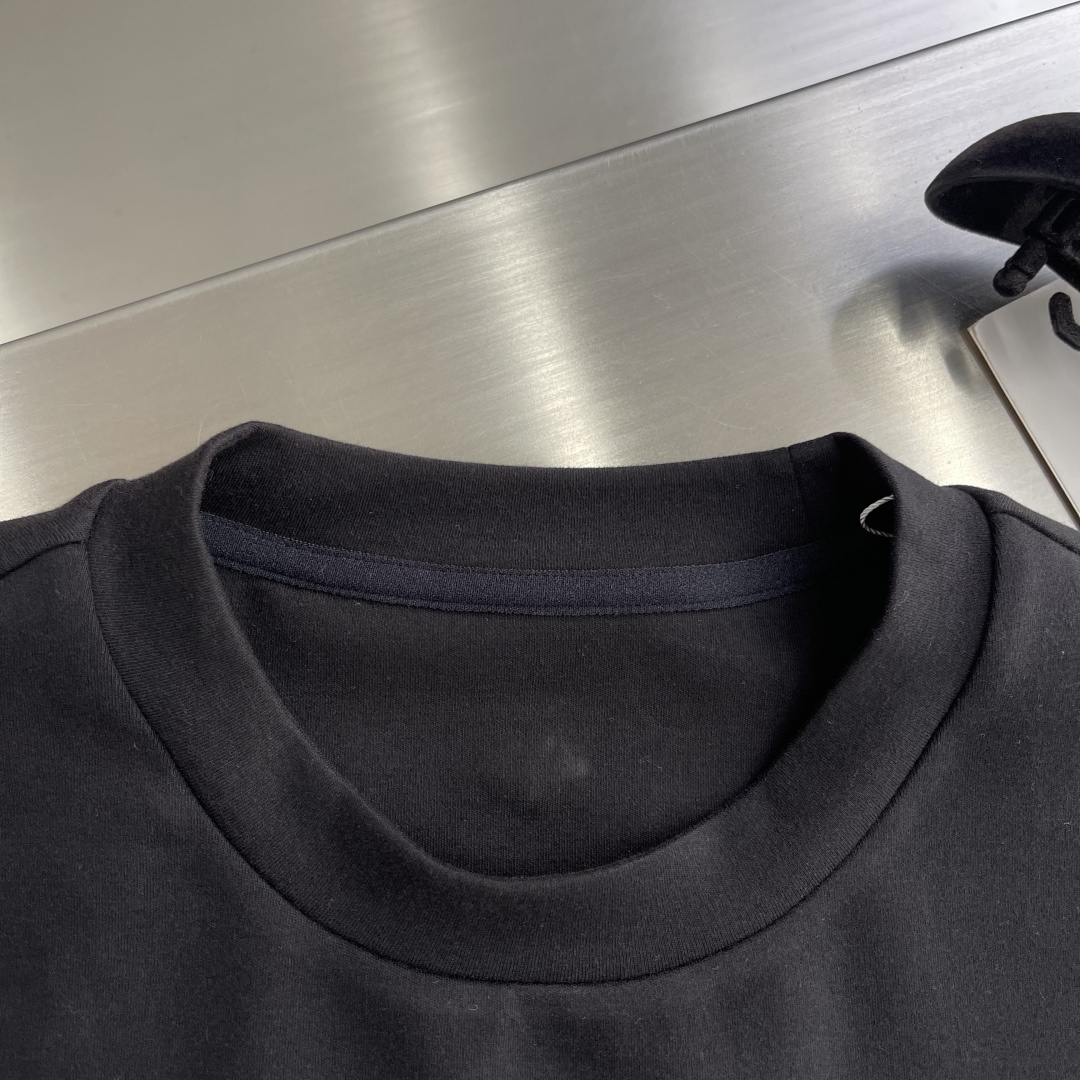 -Dio 2025秋冬系列短袖T恤码数：M-5XL 常规版型抗菌保暖棉。面料布面细腻，延展性强，光泽度好