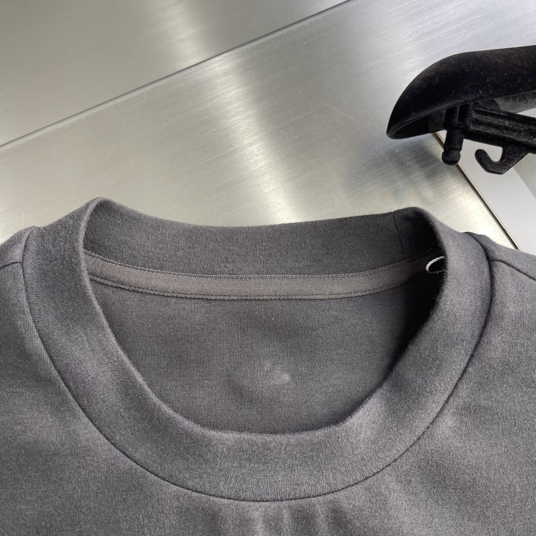 -Dio 2025秋冬系列短袖T恤码数：M-5XL 常规版型抗菌保暖棉。面料布面细腻，延展性强，光泽度好