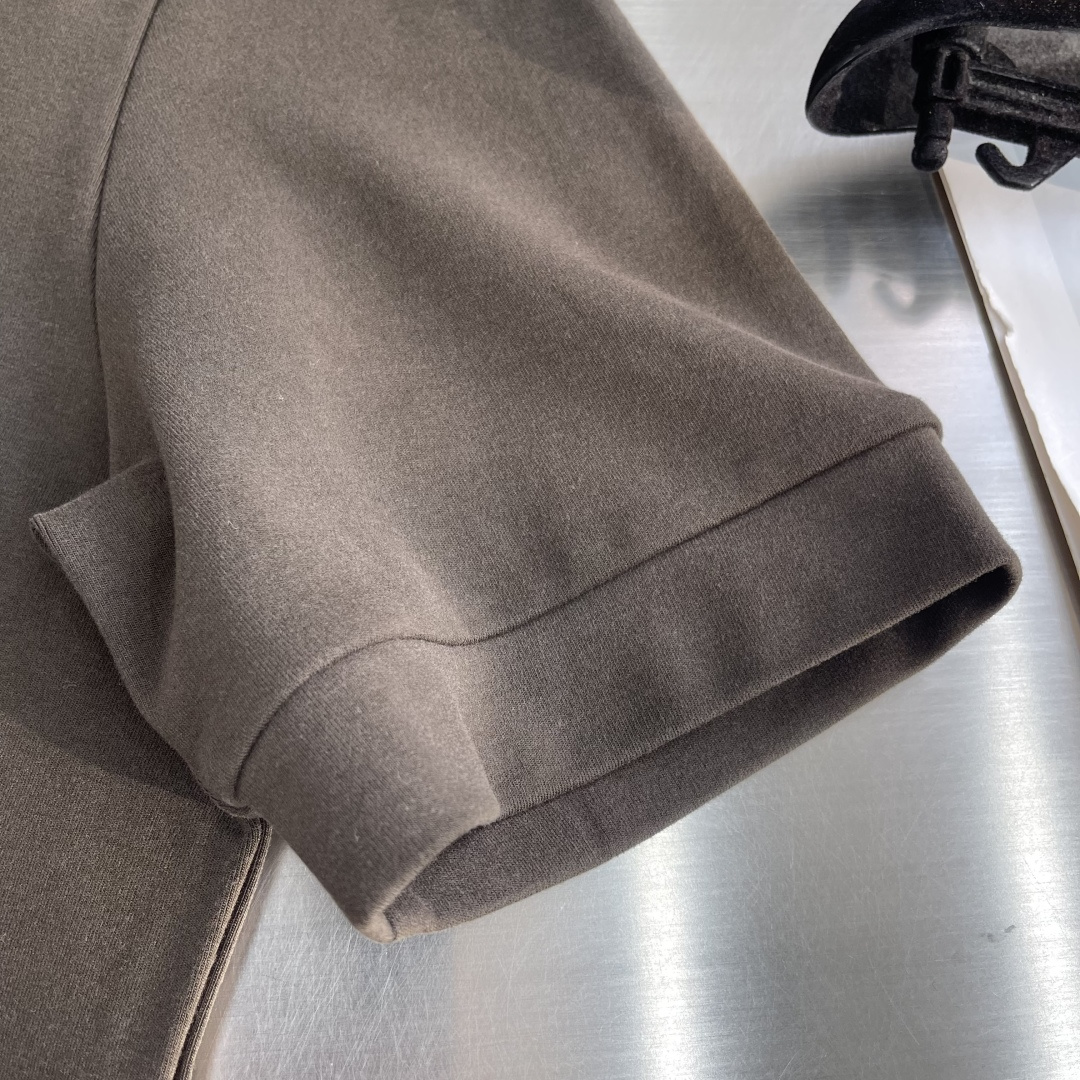 -BBR 2025秋冬系列短袖T恤码数：M-5XL 常规版型抗菌保暖棉。面料布面细腻，延展性强，光泽度好