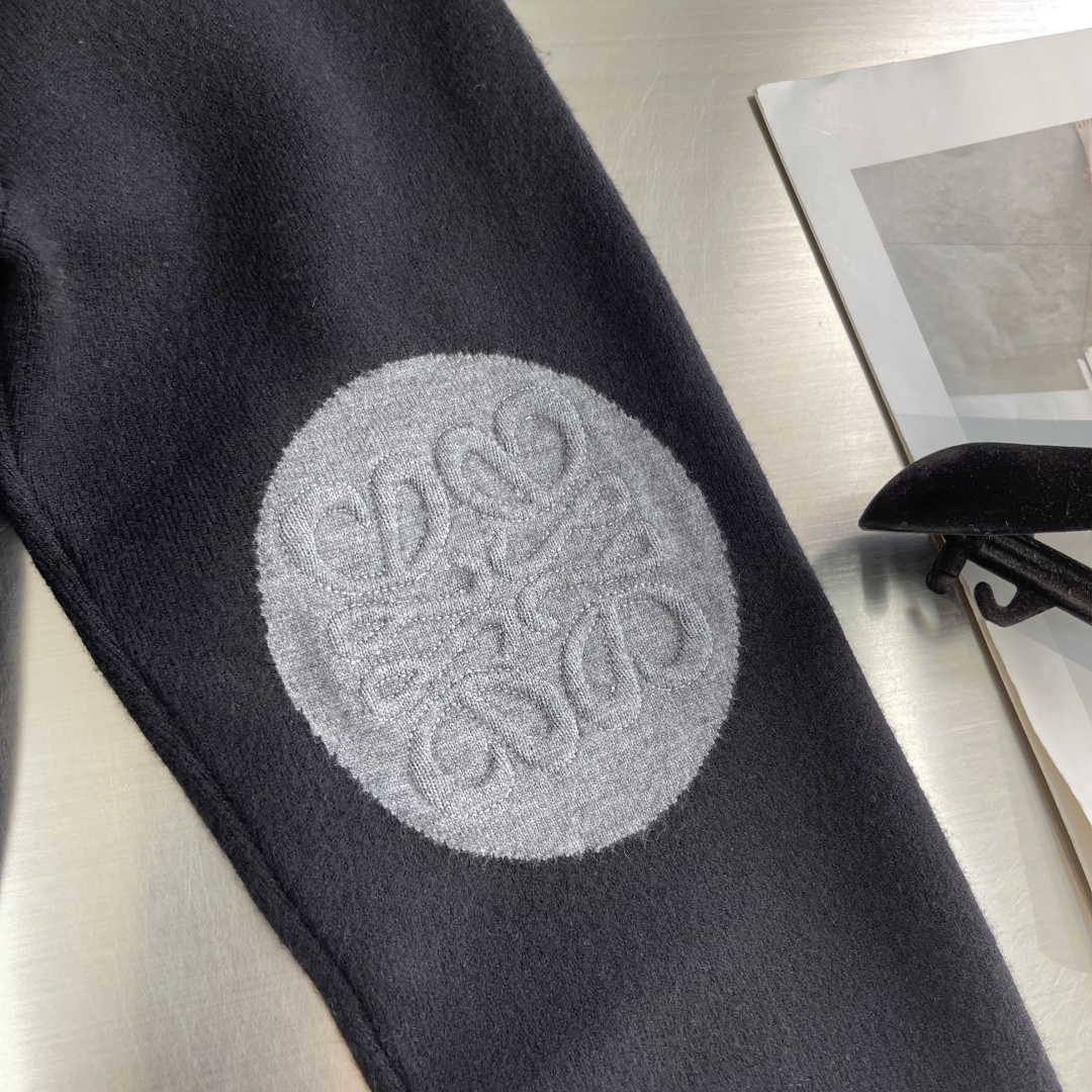 -LOEW 2025秋冬系列针织毛衣尺码: M-3XL 微阔版型工艺：绣花标识Logo，料子亲肤柔软 保