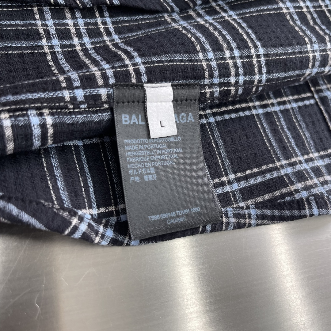 -Balenciag 新品深蓝色和深绿色轻盈格纹法兰绒大廓形衬衫轻盈格纹法兰绒（定制色织条纹面料）对格裁