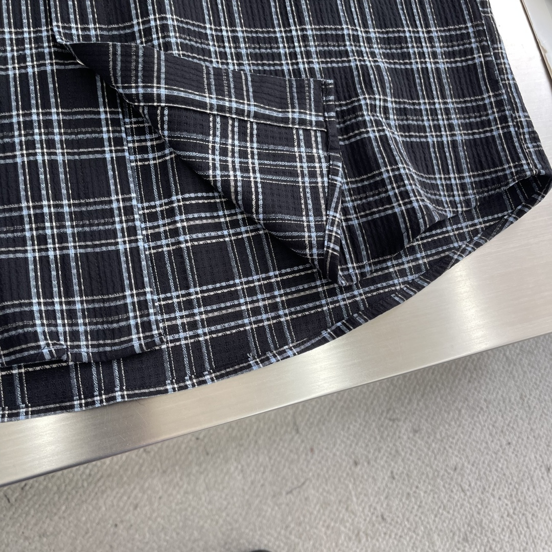 -Balenciag 新品深蓝色和深绿色轻盈格纹法兰绒大廓形衬衫轻盈格纹法兰绒（定制色织条纹面料）对格裁