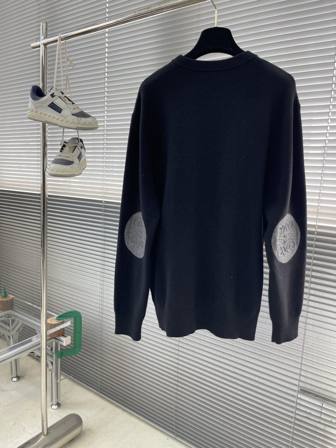 -LOEW 2025秋冬系列针织毛衣尺码: M-3XL 微阔版型工艺：绣花标识Logo，料子亲肤柔软 保