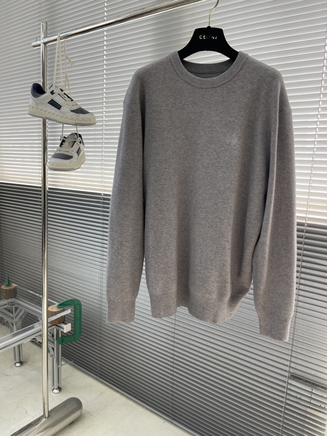 -LOEW 2025秋冬系列针织毛衣尺码: M-3XL 微阔版型工艺：绣花标识Logo，料子亲肤柔软 保