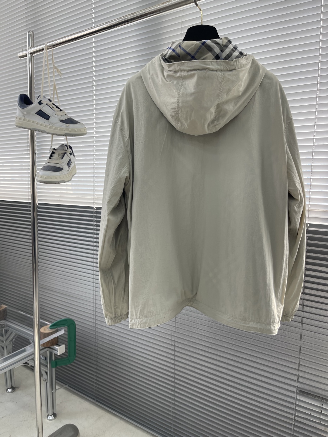 Burberry Reversible Hooded Zip Jacket in Technical Fabric with Plaid Lining 9 cmp i1758802053701 6597 0 6