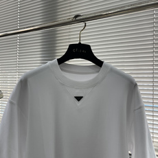 -PRAD 太空棉标识细节T恤。 面料质感很好,版型俱佳。 尺码:S-XXL 肩宽 43 44 45 46 47 -PRAD 太空棉标识细节T恤。 面料质感很好,版型俱佳。 尺码:S-XXL 肩宽 43 44 45 46 47