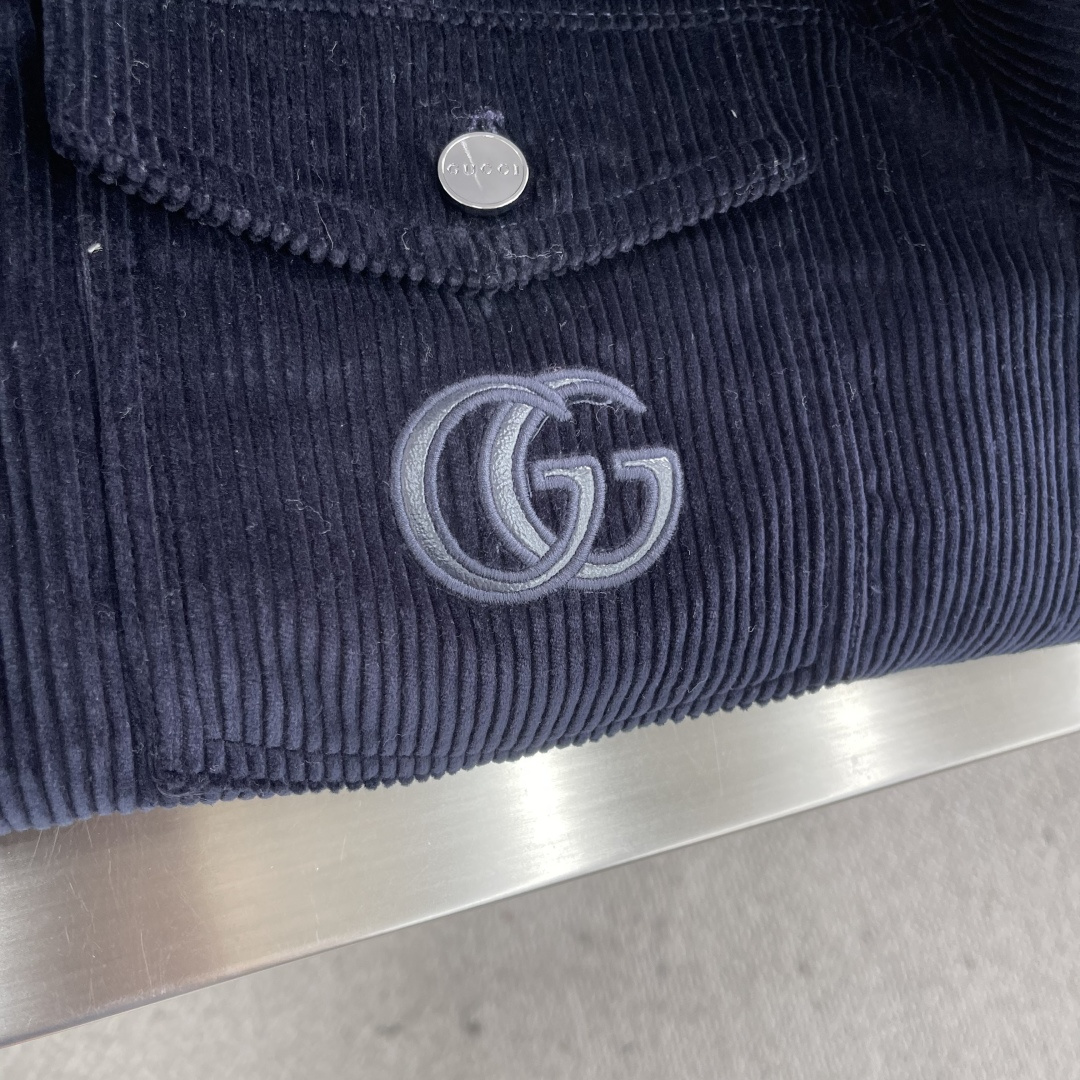 -GUCC 25ss新款夹克外套 多口袋胸前饰有经典字母标志 高版本 男女同款码数：46.48.50.5