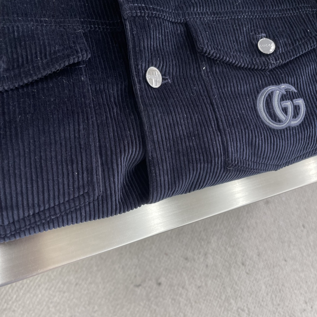 -GUCC 25ss新款夹克外套 多口袋胸前饰有经典字母标志 高版本 男女同款码数：46.48.50.5