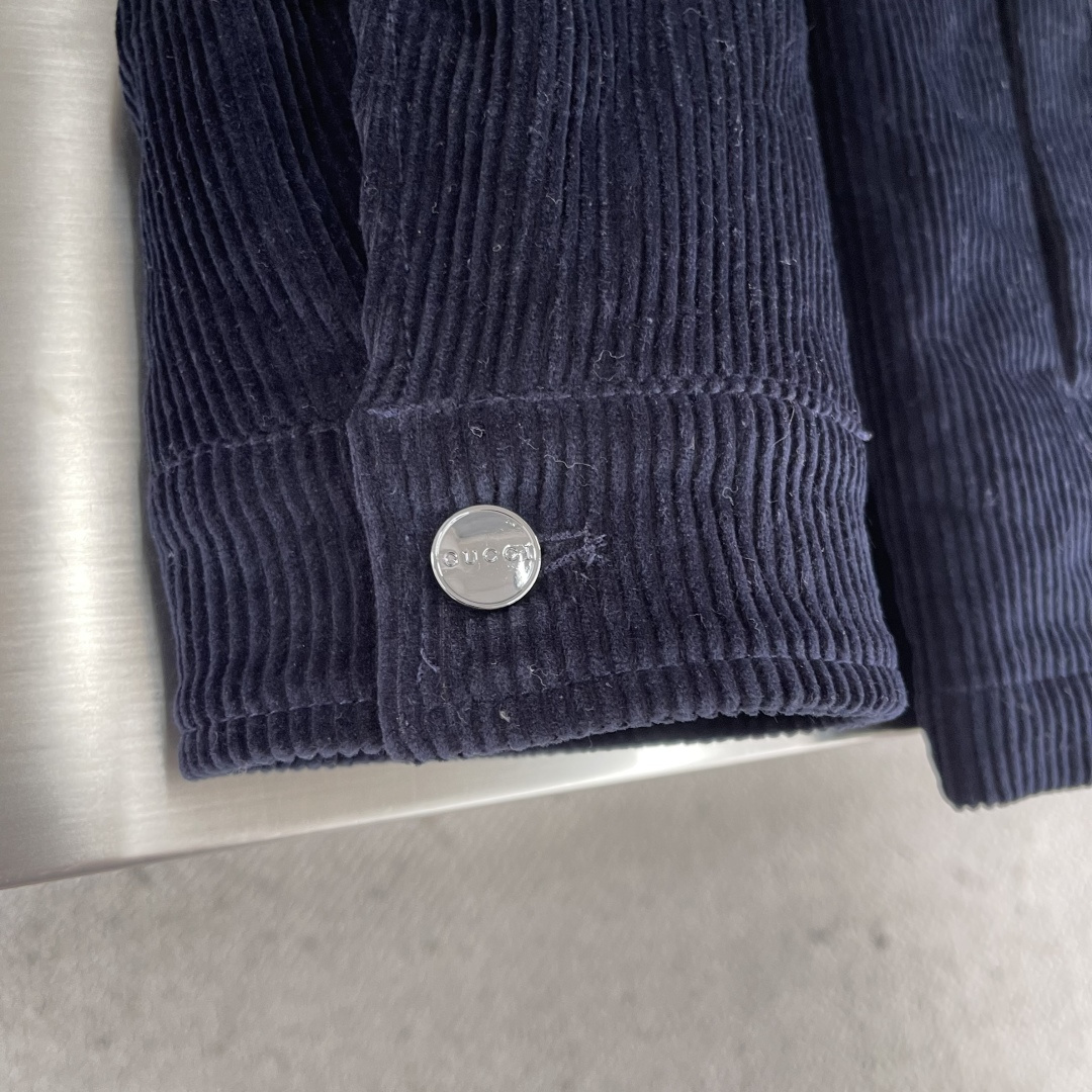 -GUCC 25ss新款夹克外套 多口袋胸前饰有经典字母标志 高版本 男女同款码数：46.48.50.5