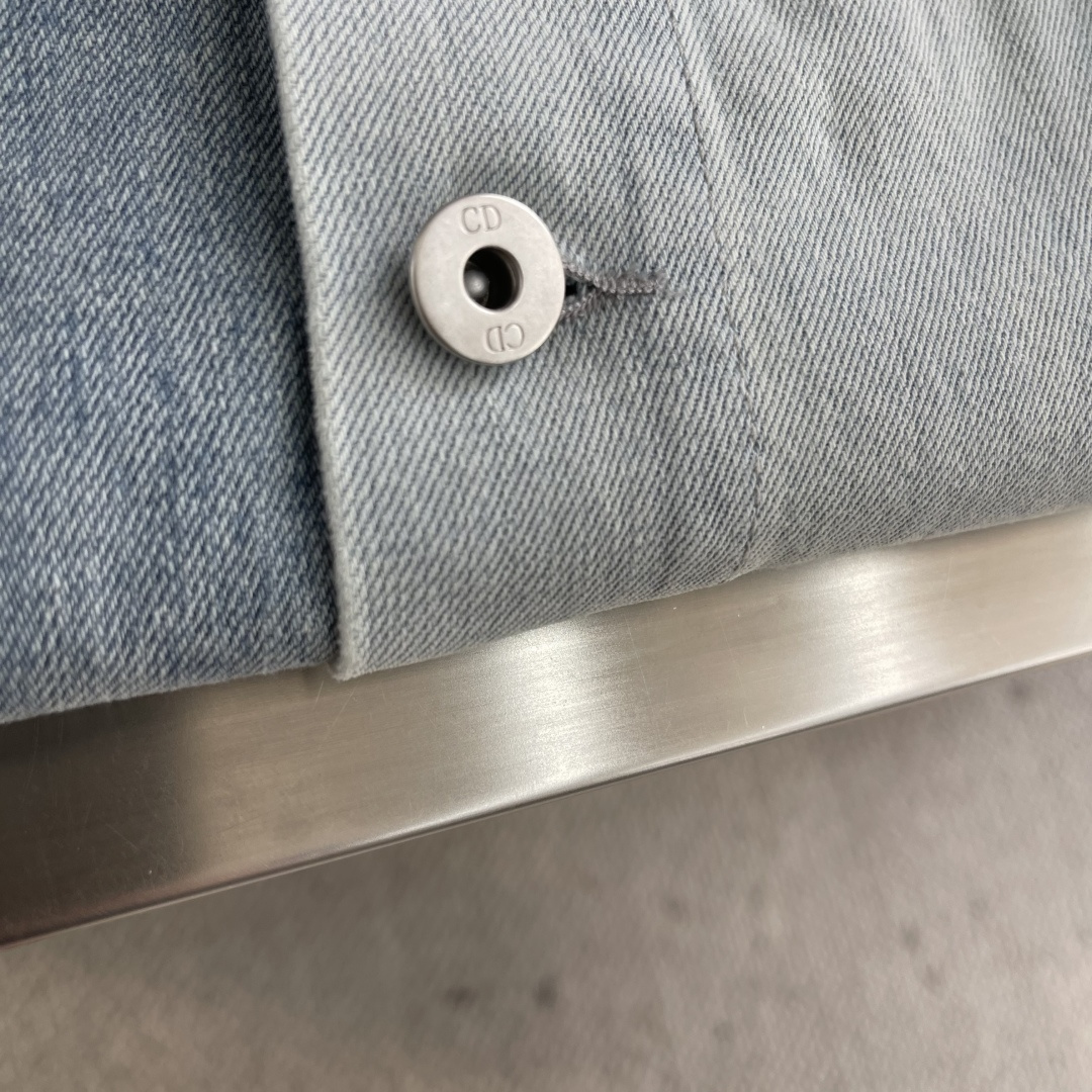 -Dio 25ss新款CD新款水洗拼接刺绣牛仔外套 定制石磨水洗棉质丹宁牛仔布面料重度洗水磨白工艺，定制