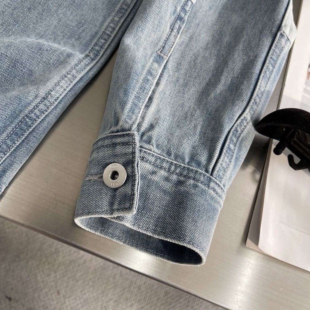 -Dio 25ss新款CD新款水洗拼接刺绣牛仔外套 定制石磨水洗棉质丹宁牛仔布面料重度洗水磨白工艺，定制