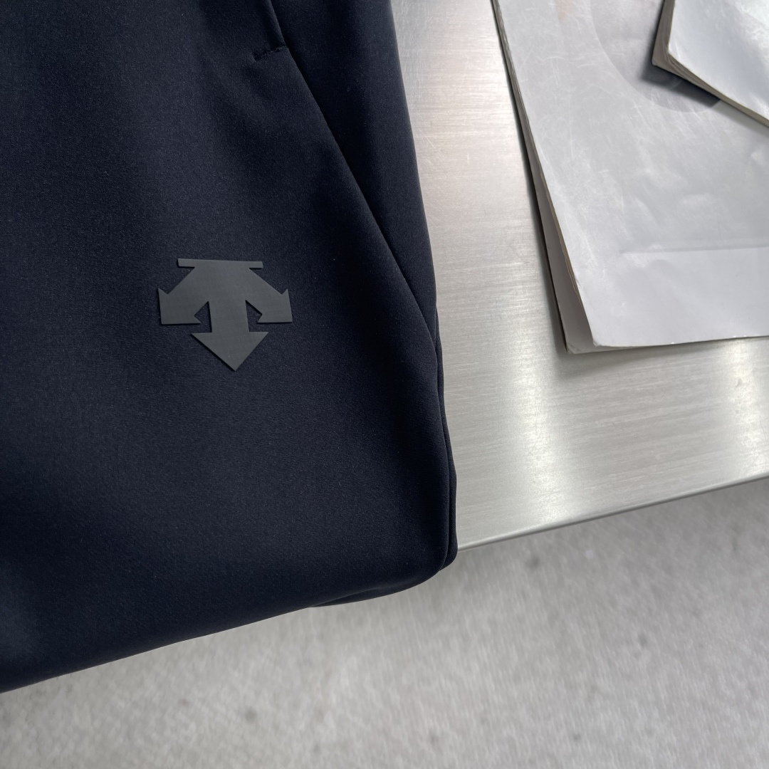 -迪桑特 训练运动健身男士保暖复合加绒梭织运动长裤，保暖弹力穿着舒适，科技面料爆款延续全天候传奇保暖防风