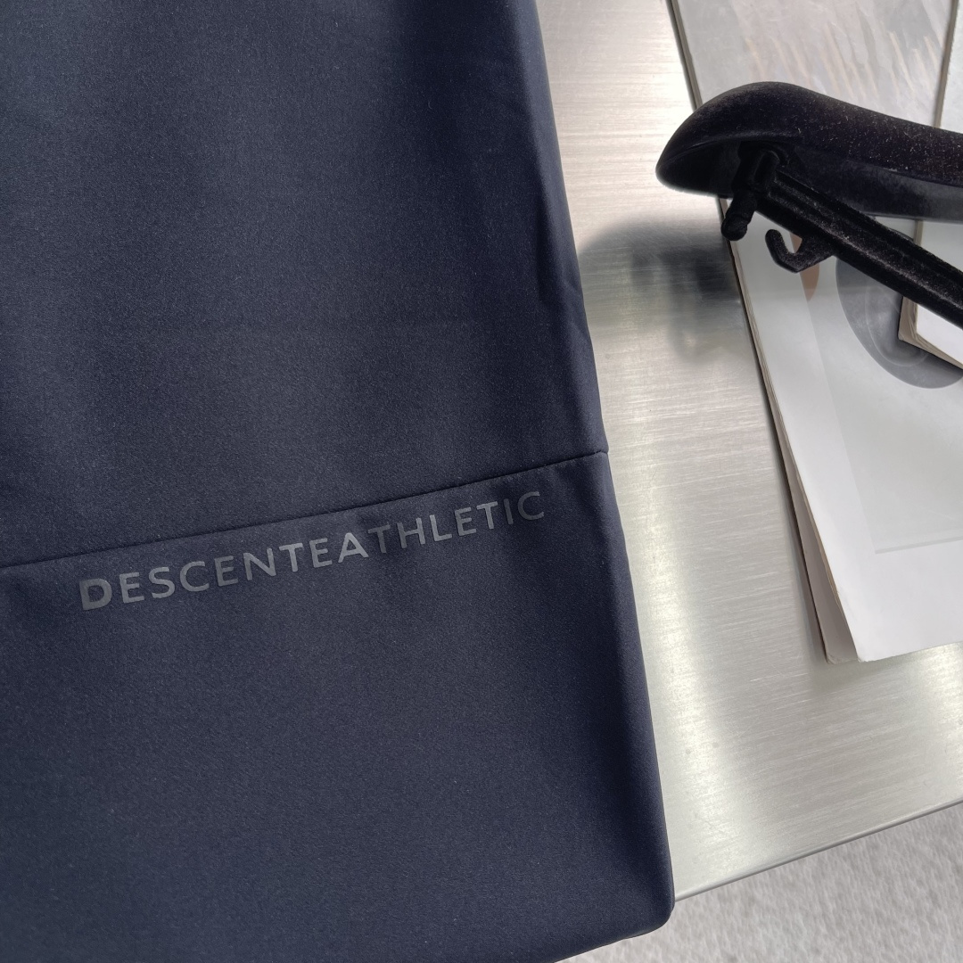 -迪桑特 训练运动健身男士保暖复合加绒梭织运动长裤，保暖弹力穿着舒适，科技面料爆款延续全天候传奇保暖防风