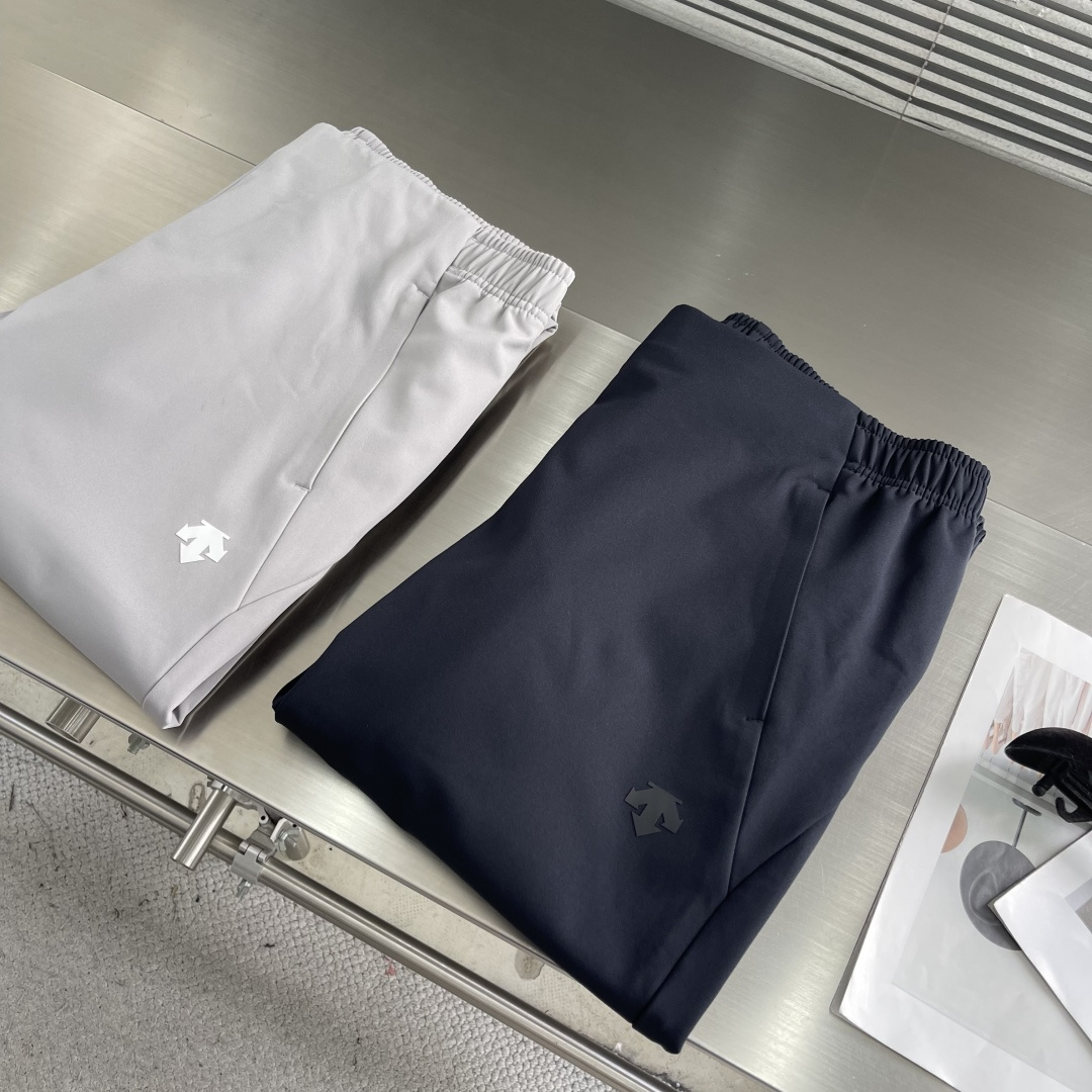 -迪桑特 训练运动健身男士保暖复合加绒梭织运动长裤，保暖弹力穿着舒适，科技面料爆款延续全天候传奇保暖防风