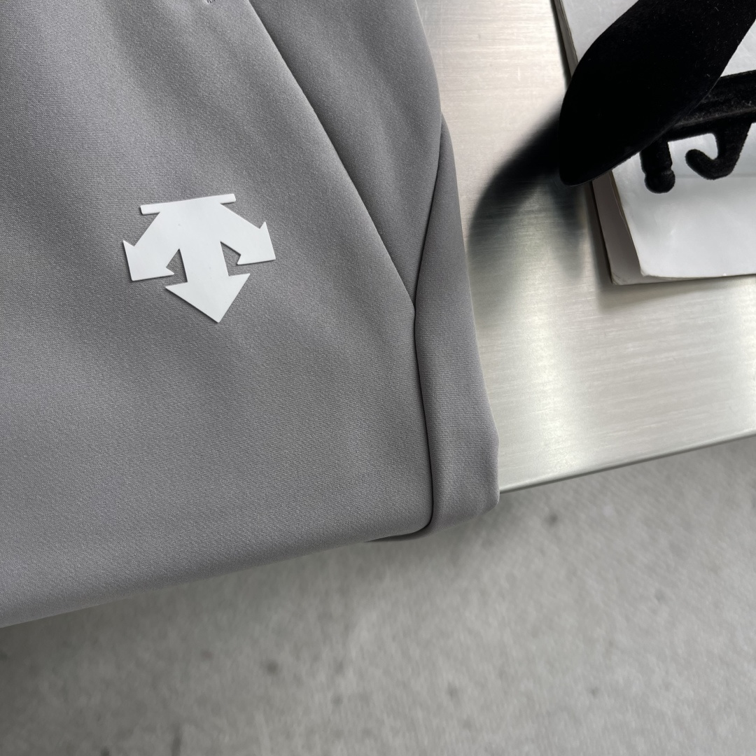 -迪桑特 训练运动健身男士保暖复合加绒梭织运动长裤，保暖弹力穿着舒适，科技面料爆款延续全天候传奇保暖防风