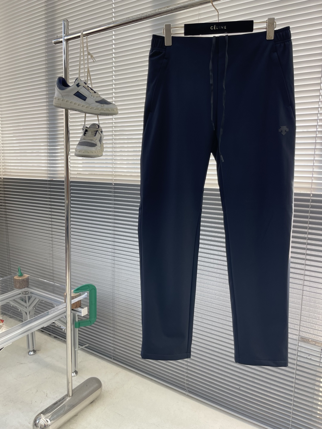 -迪桑特 训练运动健身男士保暖复合加绒梭织运动长裤，保暖弹力穿着舒适，科技面料爆款延续全天候传奇保暖防风