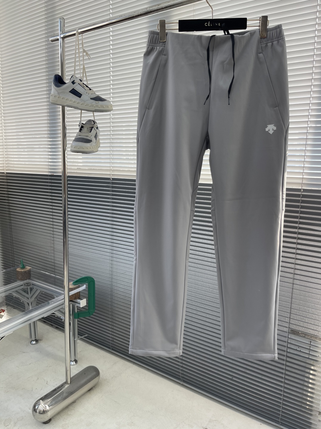 -迪桑特 训练运动健身男士保暖复合加绒梭织运动长裤，保暖弹力穿着舒适，科技面料爆款延续全天候传奇保暖防风