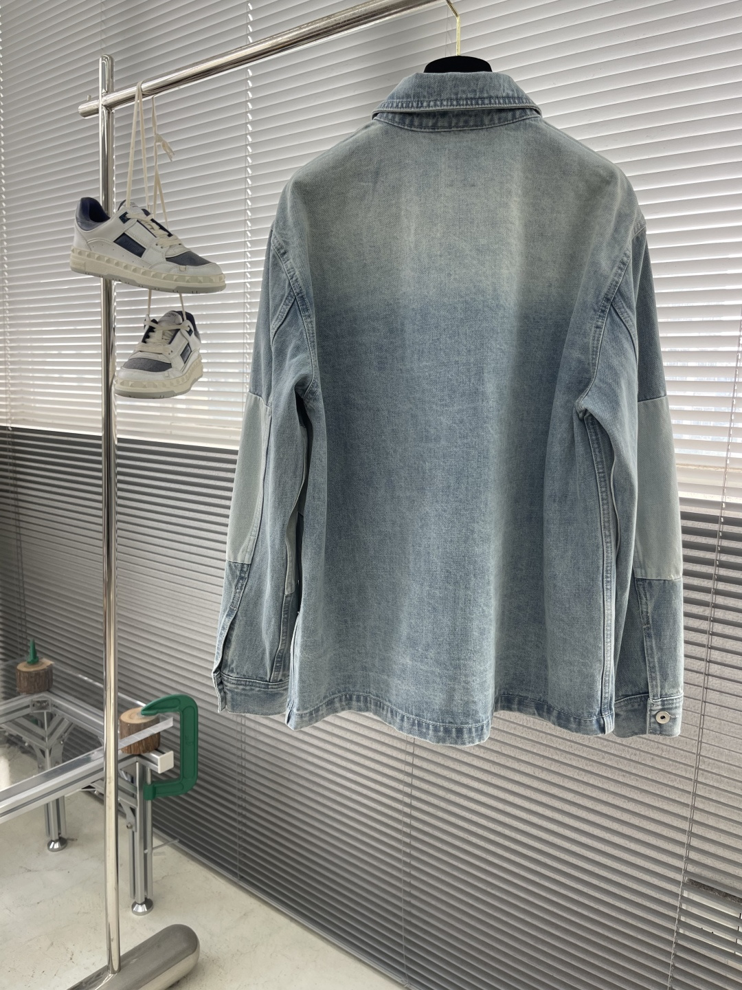 -Dio 25ss新款CD新款水洗拼接刺绣牛仔外套 定制石磨水洗棉质丹宁牛仔布面料重度洗水磨白工艺，定制