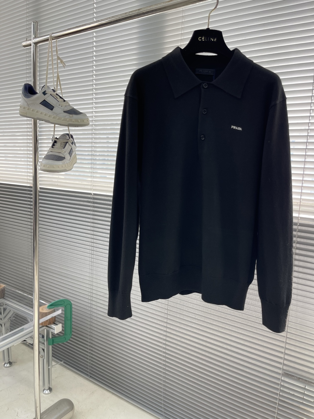 -PRAD 25fw新款长袖羊毛Polo毛衣这款Polo毛衣是衣橱中的经典单品，造型细致，运动风格优雅，