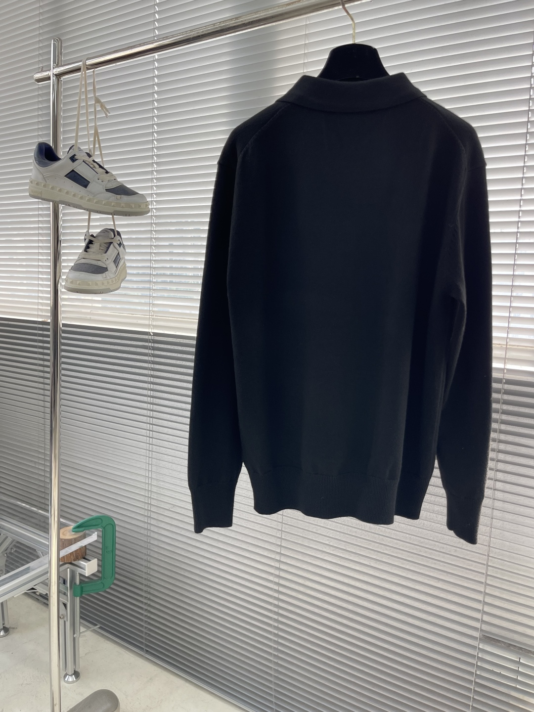 -PRAD 25fw新款长袖羊毛Polo毛衣这款Polo毛衣是衣橱中的经典单品，造型细致，运动风格优雅，