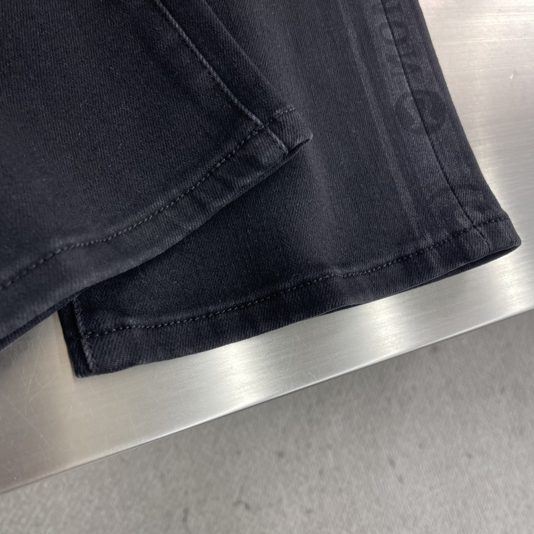 -lululemon 2025fw好穿不挑身材在搭配上没有太多的限制 随意简洁的衬托其他单品，来展现自己