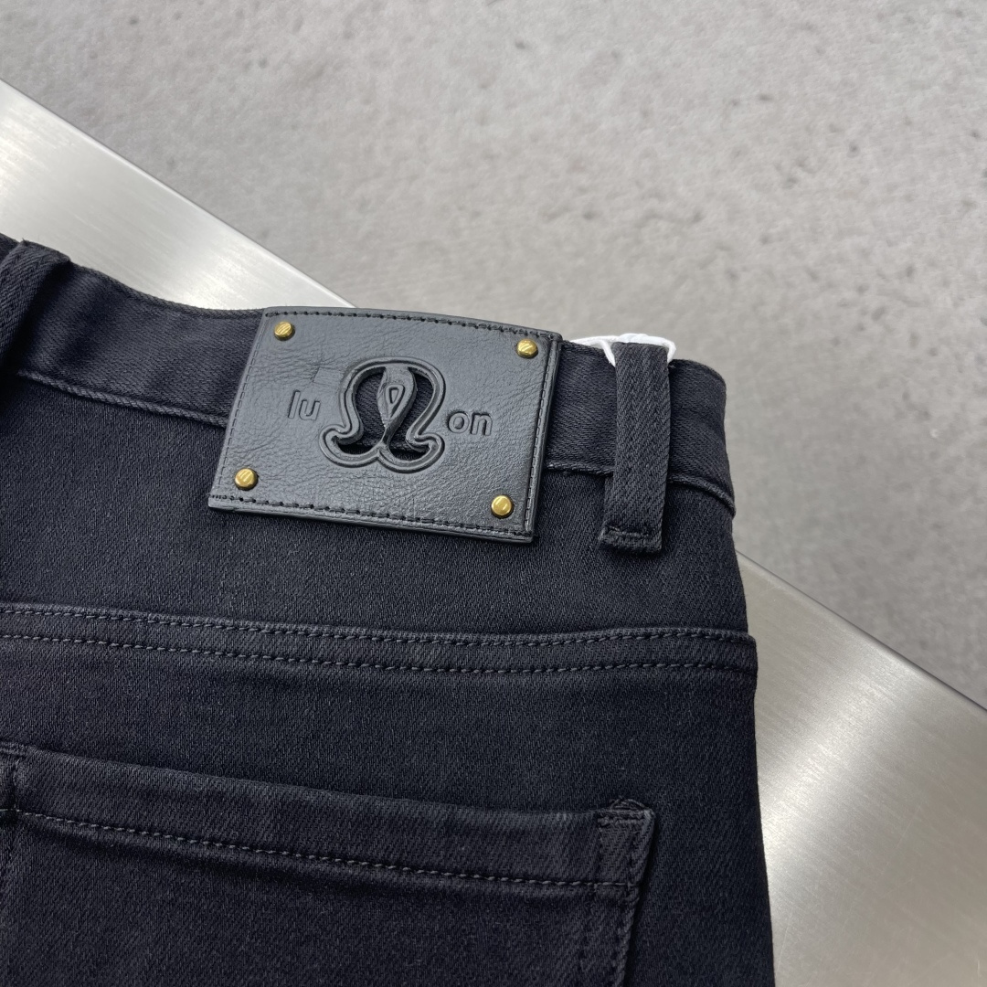 -lululemon 2025fw好穿不挑身材在搭配上没有太多的限制 随意简洁的衬托其他单品，来展现自己