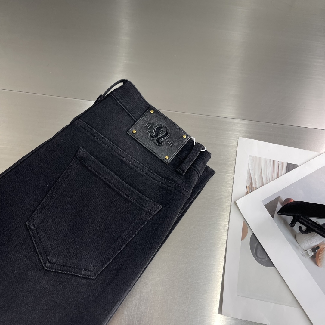 -lululemon 2025fw好穿不挑身材在搭配上没有太多的限制 随意简洁的衬托其他单品，来展现自己