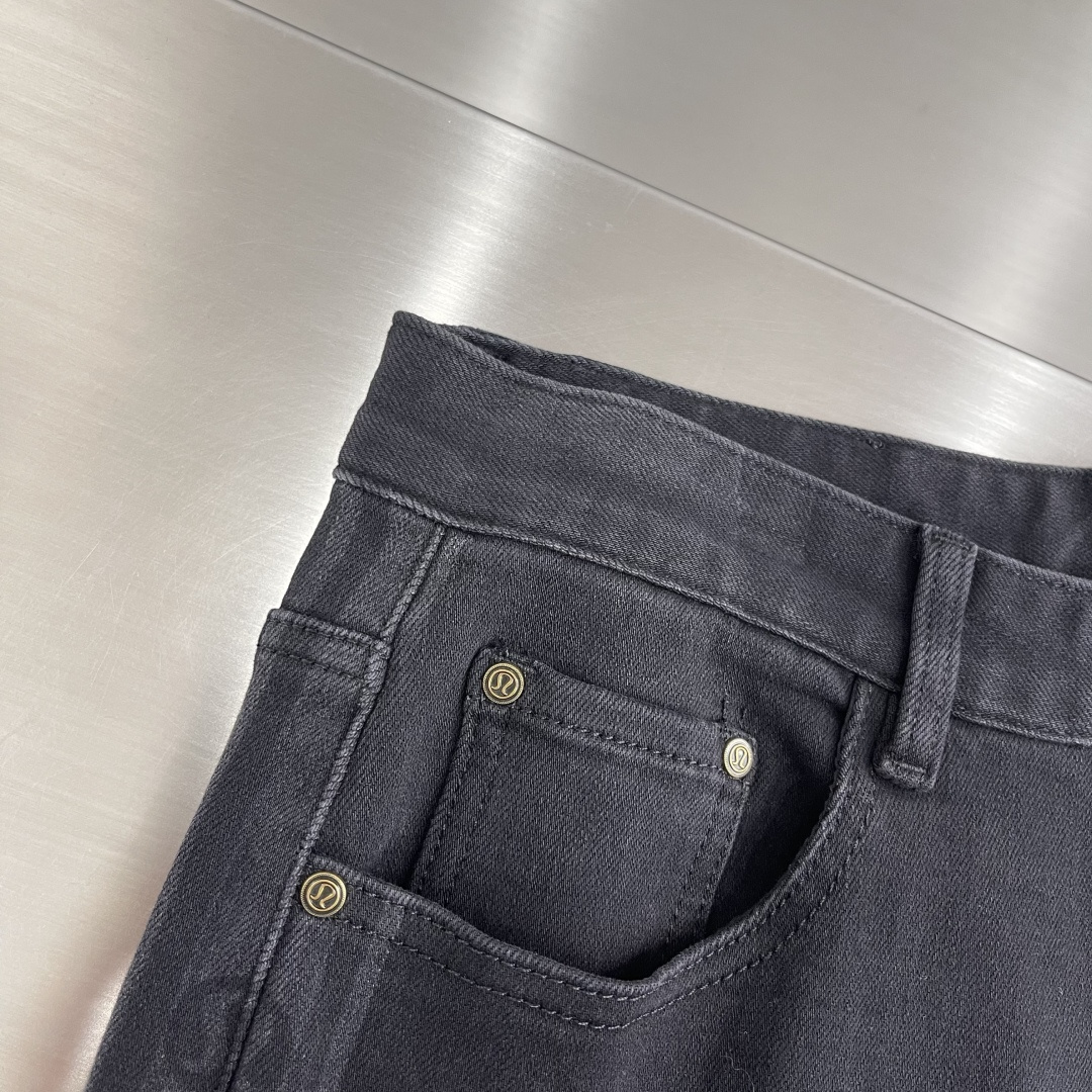 -lululemon 2025fw好穿不挑身材在搭配上没有太多的限制 随意简洁的衬托其他单品，来展现自己